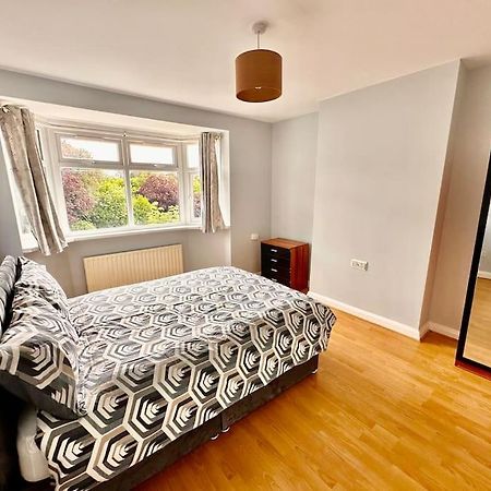 5 Bed Property In Se12 London Eksteriør billede