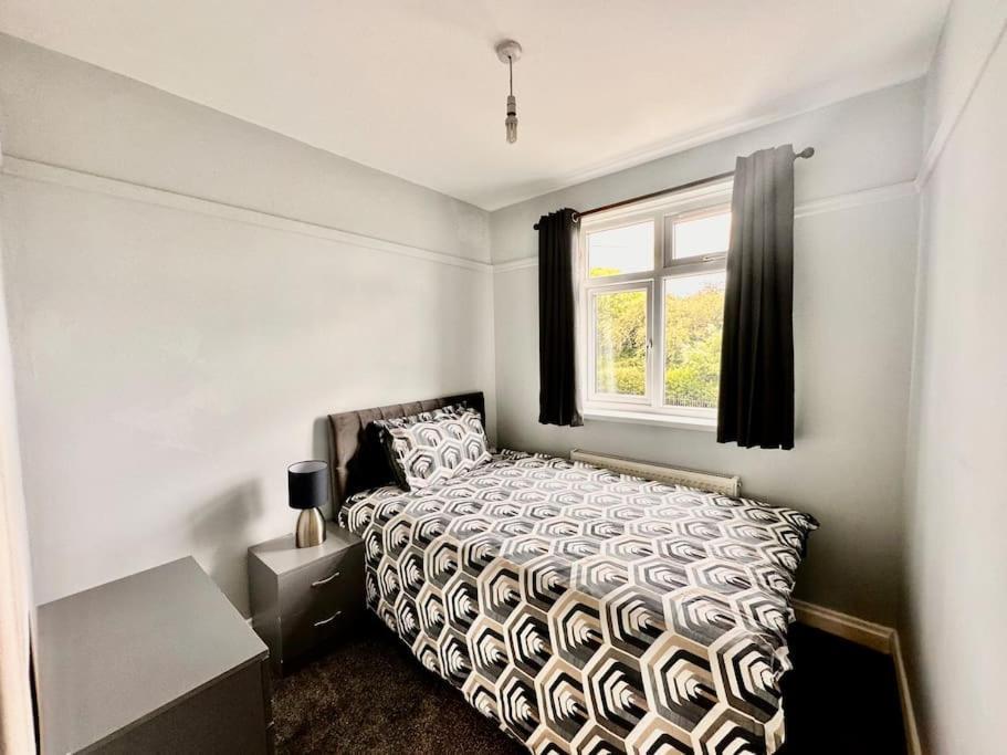 5 Bed Property In Se12 London Eksteriør billede