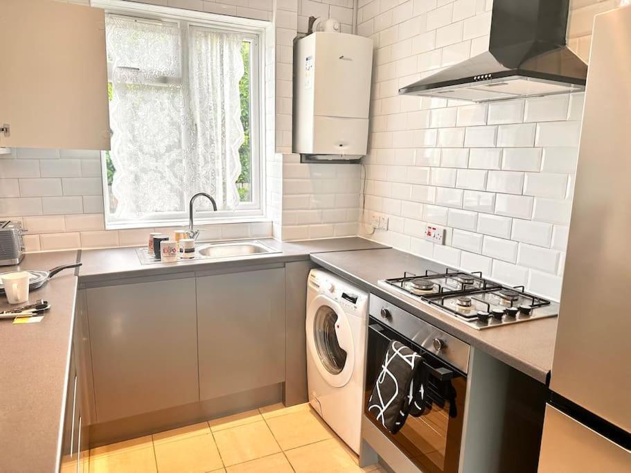 5 Bed Property In Se12 London Eksteriør billede